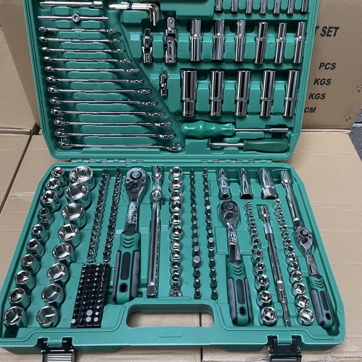 Socket Wrench - 150-Piece Auto Repair Tool Set Socket