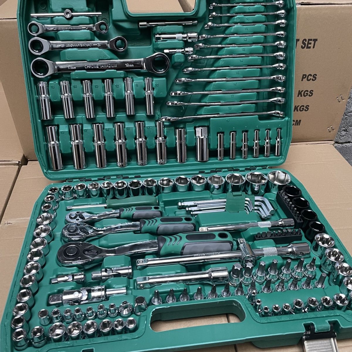 150-Piece Auto Repair Tool Set - đánh giá và giá Socket Wrench